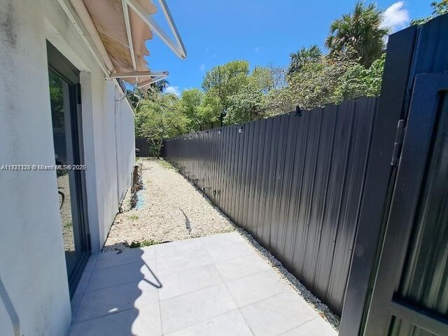 610 NW 111th St, Miami, FL 33168 - photo 18