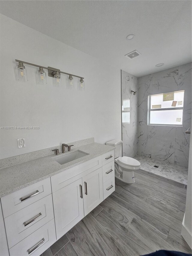 21475 Argosy Ave, Port Charlotte, FL 33954 - full bath with a marble finish shower and vanity