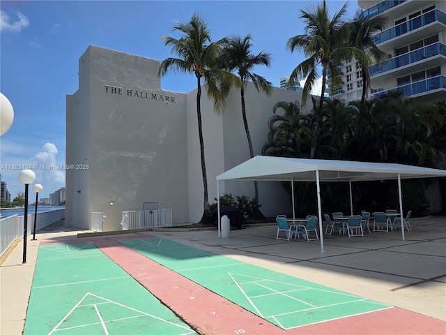 3800 S Ocean Dr Unit 425, Hollywood, FL 33019 - surrounding community with shuffleboard