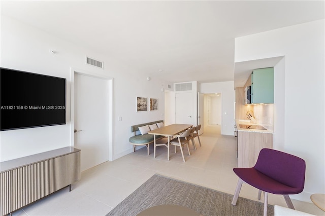 159 NE 6th St Unit 3016, Miami, FL 33132 - living area featuring light tile patterned floors