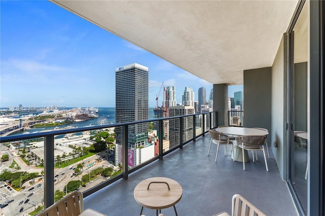 159 NE 6th St Unit 3016, Miami, FL 33132 - balcony featuring a skyline view and a water view