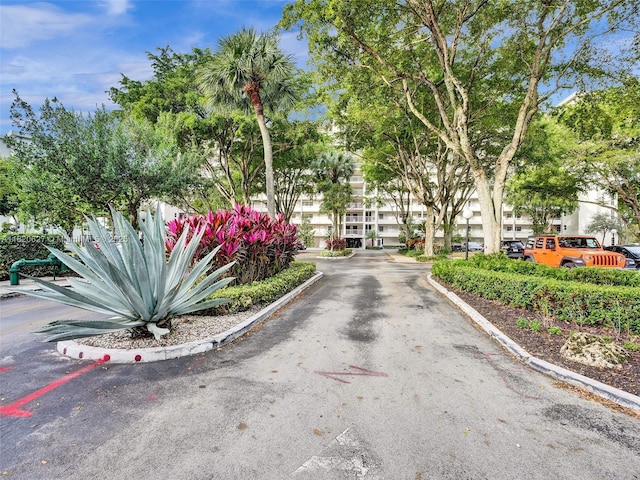 605 Oaks Dr Unit 309, Pompano Beach, FL 33069 - view of street featuring curbs
