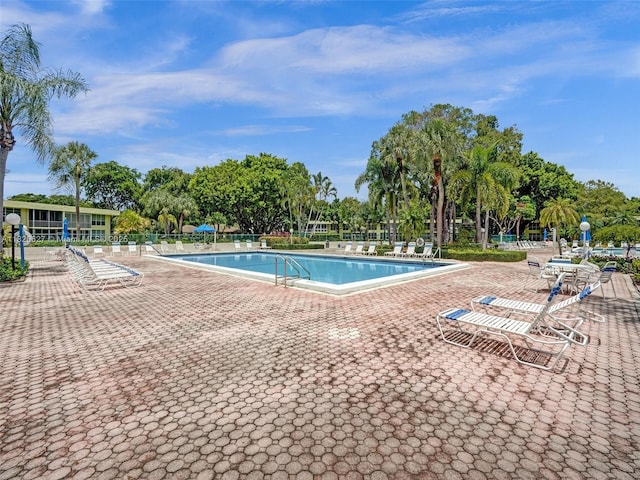 605 Oaks Dr Unit 309, Pompano Beach, FL 33069 - community pool with a patio area and view of scattered trees