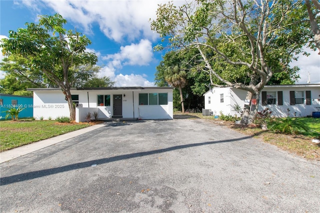 1167 NW 9th Ave, Fort Lauderdale, FL 33311 - ranch-style house with driveway and a front yard