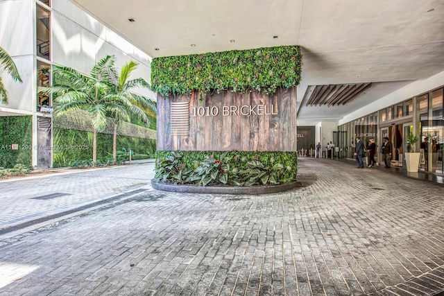 1010 Brickell Ave Unit 1409, Miami, FL 33131 - surrounding community