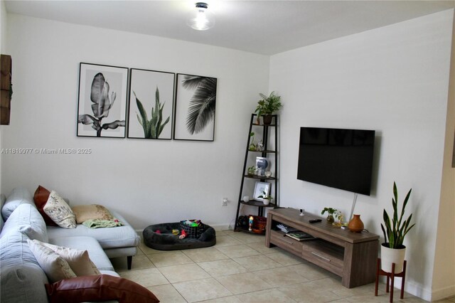 581 SE 32nd Ter, Homestead, FL 33033 - living room featuring light tile patterned floors and baseboards