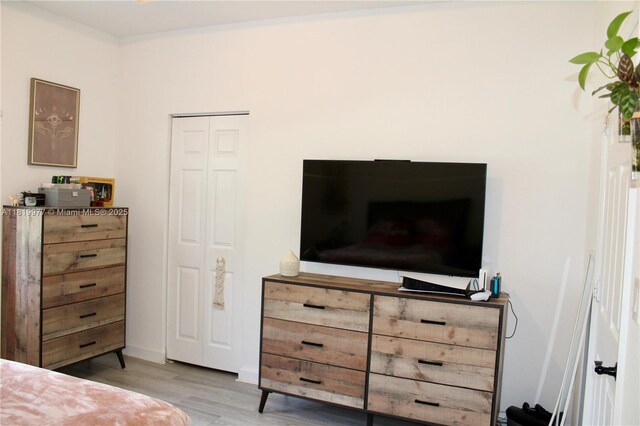 581 SE 32nd Ter, Homestead, FL 33033 - bedroom featuring wood finished floors