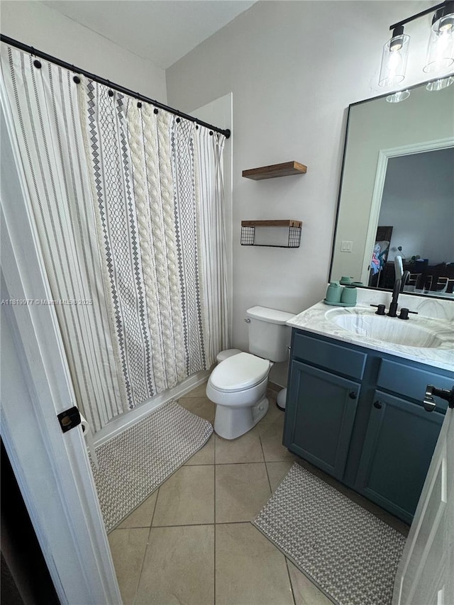 581 SE 32nd Ter, Homestead, FL 33033 - full bath featuring vanity, tile patterned flooring, and a shower with shower curtain