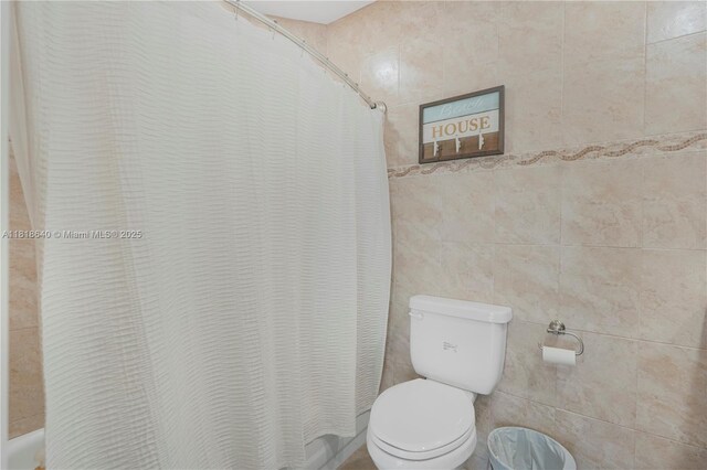 4034 N Ocean Dr, Hollywood, FL 33019 - indoor wet bar with wine cooler, a ceiling fan, light wood-style flooring, and recessed lighting