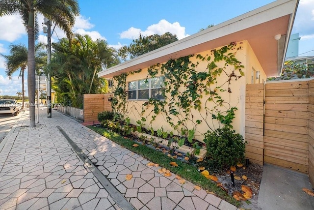 101 Lucerne Ave, Lake Worth, FL 33460 - view of side of home with stucco siding