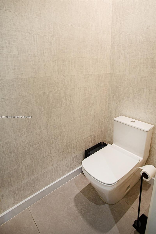 10857 NW 84th St, Doral, FL 33178 - bathroom with toilet and baseboards