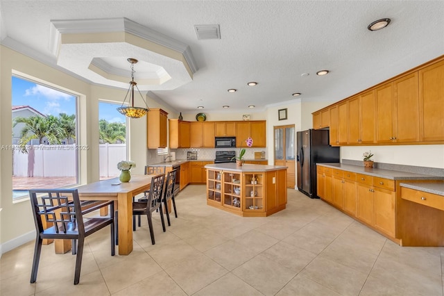 15631 SW 53rd St, Miramar, FL 33027 - kitchen with black appliances, tasteful backsplash, crown molding, decorative light fixtures, and recessed lighting