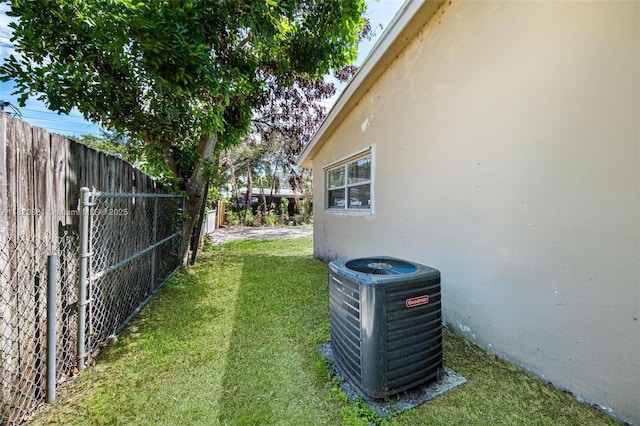 6442 Oak St, Hollywood, FL 33024 - view of yard