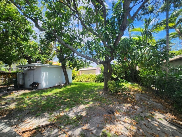 3082 NW 4th St, Miami, FL 33125 - view of yard with a shed