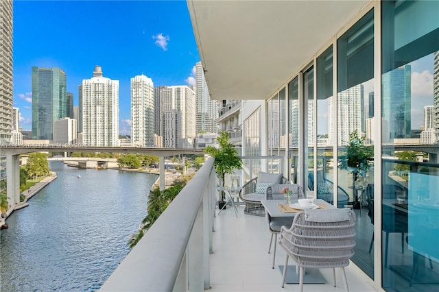 185 SW 7th St Unit 803, Miami, FL 33130 - balcony featuring a water view and a view of skyline
