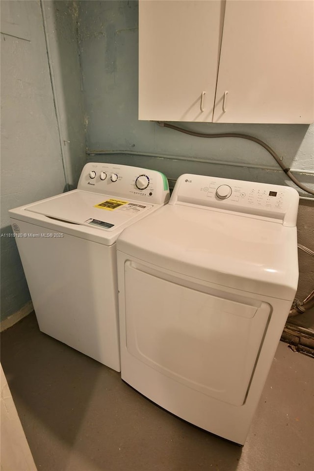 5815 S Farragut Dr, Hollywood, FL 33021 - laundry room featuring washer and clothes dryer and cabinet space