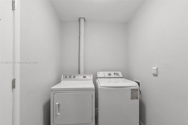 4521 SW 25th Ter, Dania Beach, FL 33312 - laundry area with washing machine and dryer