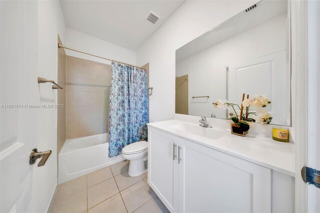 2699 SE 19th St, Homestead, FL 33035 - full bath featuring vanity, tile patterned floors, and shower / bath combo