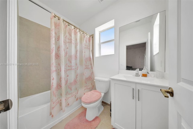 2699 SE 19th St, Homestead, FL 33035 - full bathroom with vanity, shower / bath combo, and tile patterned floors