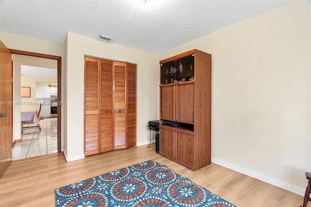 18033 SW 137th Ct, Miami, FL 33177 - unfurnished bedroom featuring light wood-type flooring, a textured ceiling, and a closet