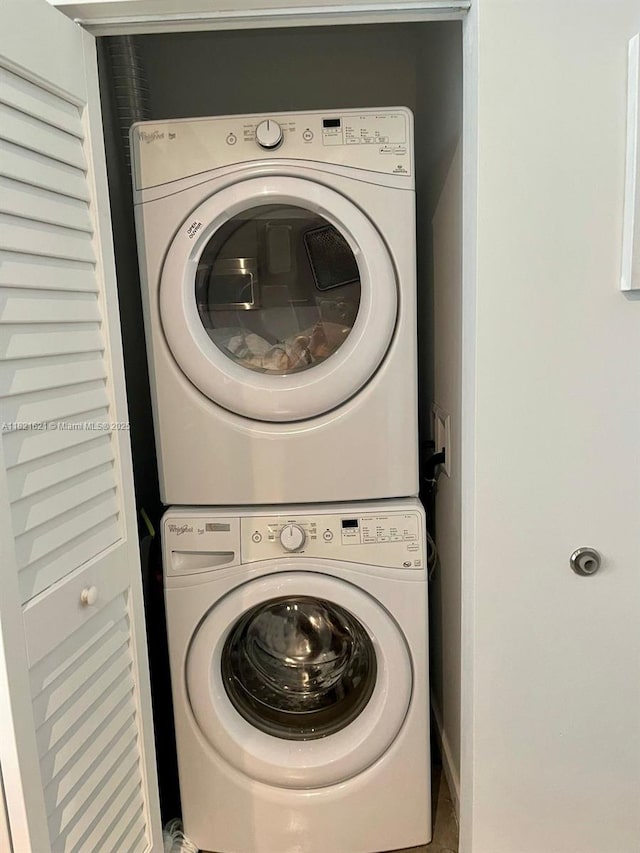 151 SE 1st St Unit 2406, Miami, FL 33131 - laundry area featuring stacked washer and clothes dryer