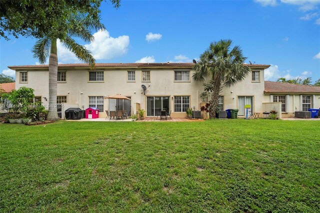 1968 NW 79th Way, Pembroke Pines, FL 33024 - rear view of property with stucco siding and a lawn