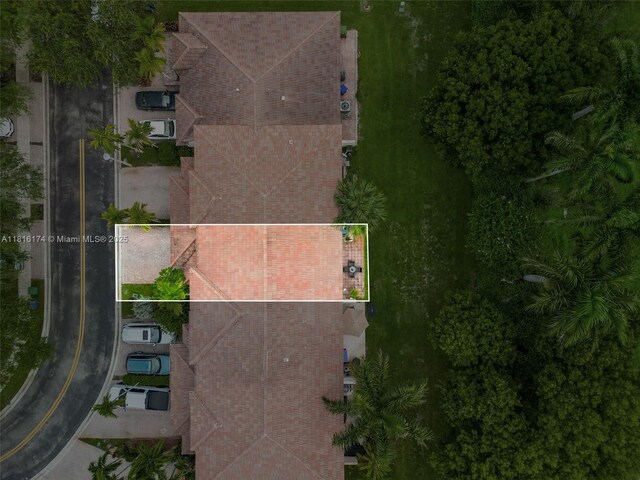 1968 NW 79th Way, Pembroke Pines, FL 33024 - aerial view of property and surrounding area with property boundaries highlighted