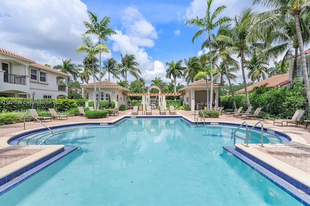 1382 Harbor Vw W, Hollywood, FL 33019 - community pool with a patio