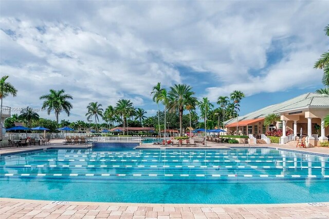 542 Penta Ct, Weston, FL 33327 - community pool featuring a patio