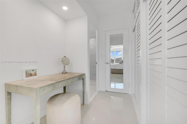 3200 NE 36th St Unit 1221, Fort Lauderdale, FL 33308 - corridor with baseboards and recessed lighting