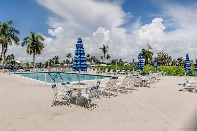 3200 NE 36th St Unit 1221, Fort Lauderdale, FL 33308 - community pool with a patio