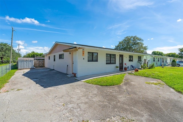 7100 Mcclellan St, Hollywood, FL 33024 - ranch-style house with driveway and stucco siding