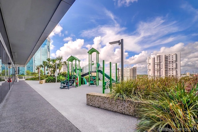 88 SW 7th St Unit 2209, Miami, FL 33130 - view of community play area