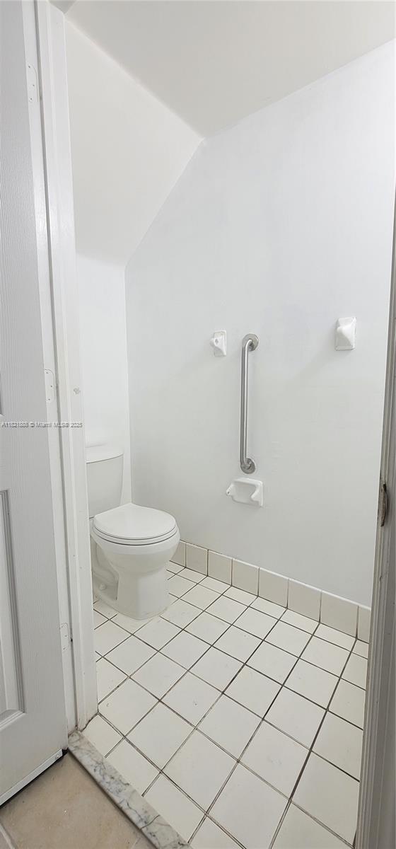 975 NE 42nd Pl, Homestead, FL 33033 - bathroom featuring tile patterned floors and lofted ceiling