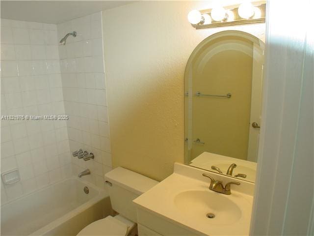 8185 NW 7th St Unit 316, Miami, FL 33126 - full bath featuring vanity and shower / washtub combination