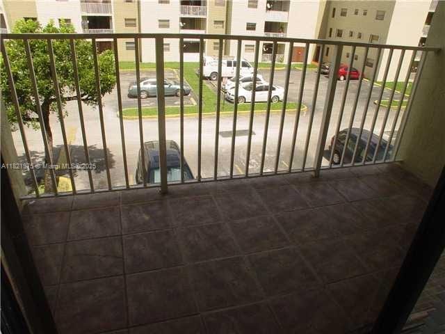 8185 NW 7th St Unit 316, Miami, FL 33126 - view of balcony