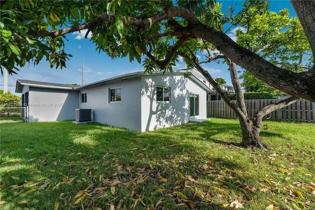 3731 SW 88th Pl, Miami, FL 33165 - view of side of property with stucco siding