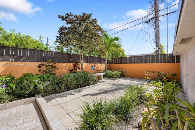 5025 SW 90th Ct, Miami, FL 33165 - view of patio / terrace
