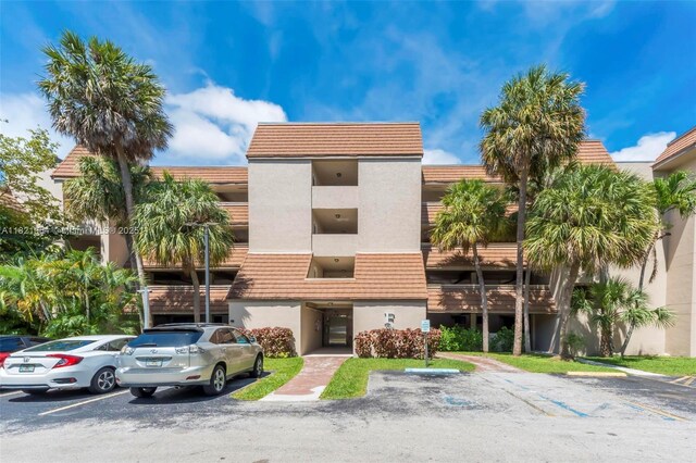 511 Ives Dairy Rd Unit 104-6, Miami, FL 33179 - view of property with uncovered parking
