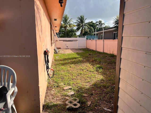 7110 SW 11th St, Pembroke Pines, FL 33023 - view of yard