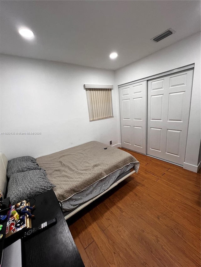 7151 Pershing St, Hollywood, FL 33024 - bedroom featuring wood finished floors, recessed lighting, and a closet
