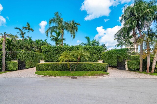 6535 Allison Rd, Miami Beach, FL 33141 - community / neighborhood sign with decorative driveway