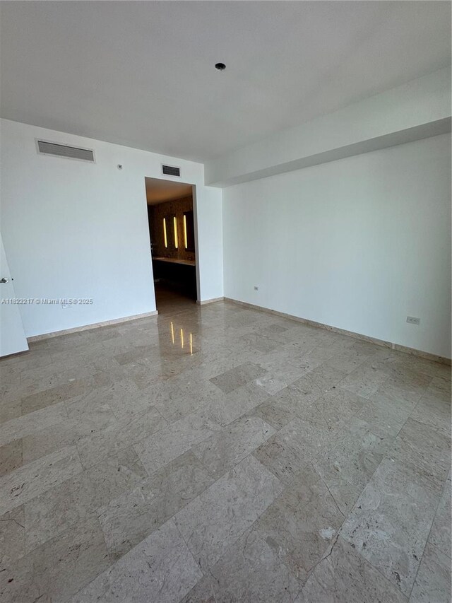 88 SW 7th St Unit 3012, Miami, FL 33130 - unfurnished room with baseboards