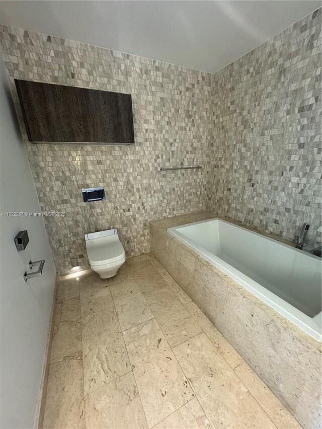 88 SW 7th St Unit 3012, Miami, FL 33130 - bathroom featuring tiled bath and tile walls