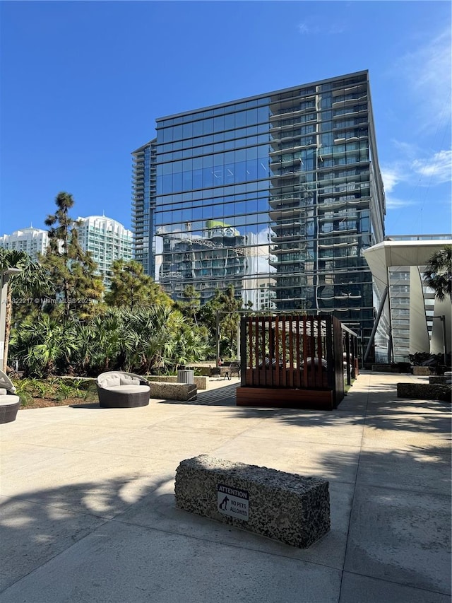 88 SW 7th St Unit 3012, Miami, FL 33130 - view of property featuring a city view