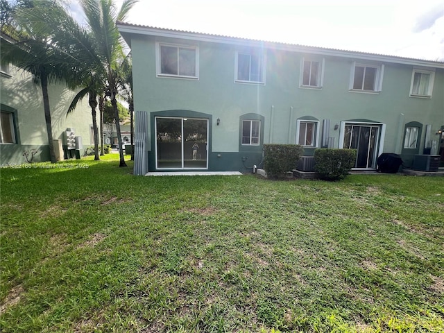 2620 SE 14th Ave Unit 304, Homestead, FL 33035 - rear view of house featuring stucco siding and a yard