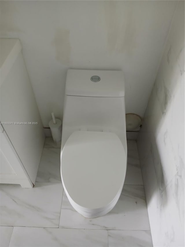 2055 SW 122nd Ave Unit 113, Miami, FL 33175 - detailed view of toilet