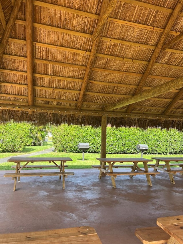 5160 Las Verdes Cir Unit 103, Delray Beach, FL 33484 - view of community featuring a patio area