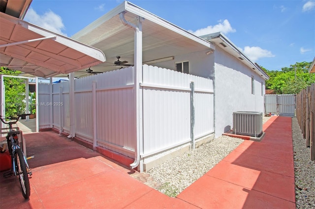 3430 NW 16th St, Miami, FL 33125 - view of patio with a ceiling fan