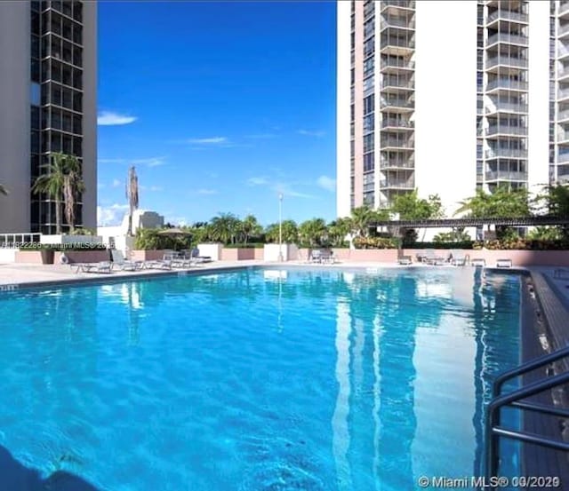 20335 W Country Club Dr Unit 1701, Aventura, FL 33180 - view of community pool